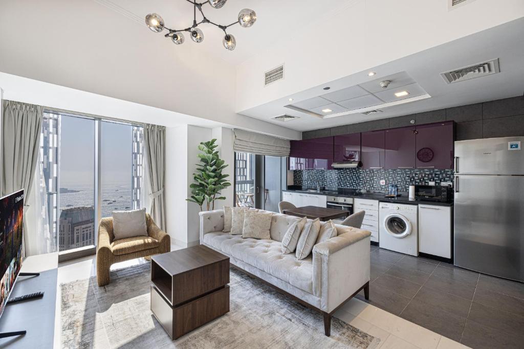 هتل استنینگ ۱-بد این د آیکانیک کیان تاور - Stunning 1-Bed in the Iconic Cayan Tower