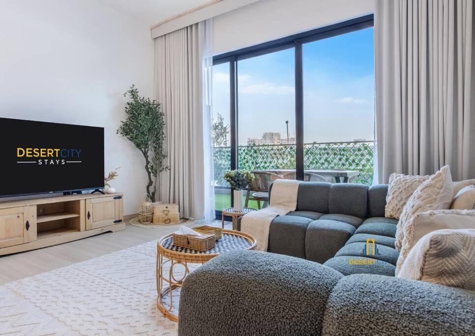هتل فولی فرنیشد ۲ Bed Room این جی وی سی، هاستد بای دزرت سیتی استیز - Fully Furnished 2 Bed Room in JVC, Hosted by Desert City Stays