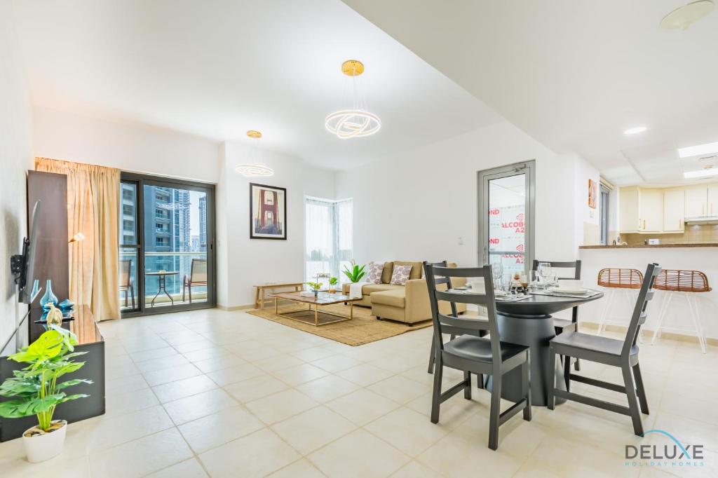 هتل کاپیشس 1BR آپارتمان ات وست هایتس 1، بیزنس بی باي دلاکس هالیدی هومز - Capacious 1BR Apartment at West Heights 1, Business Bay by Deluxe Holiday Homes
