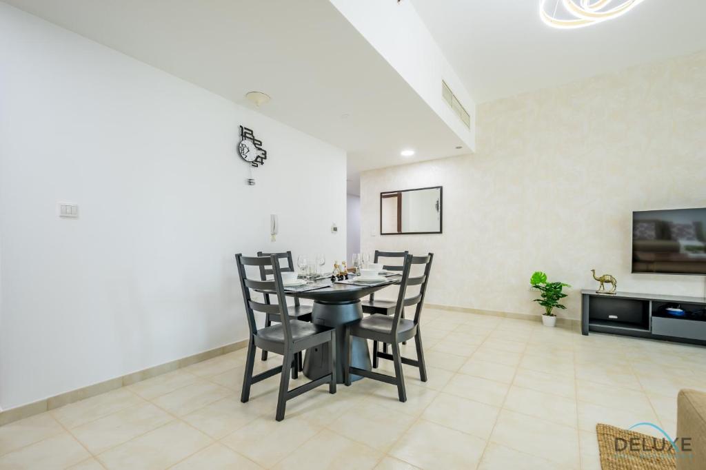 Capacious 1BR Apartment at West Heights 1, Business Bay by Deluxe Holiday Homes