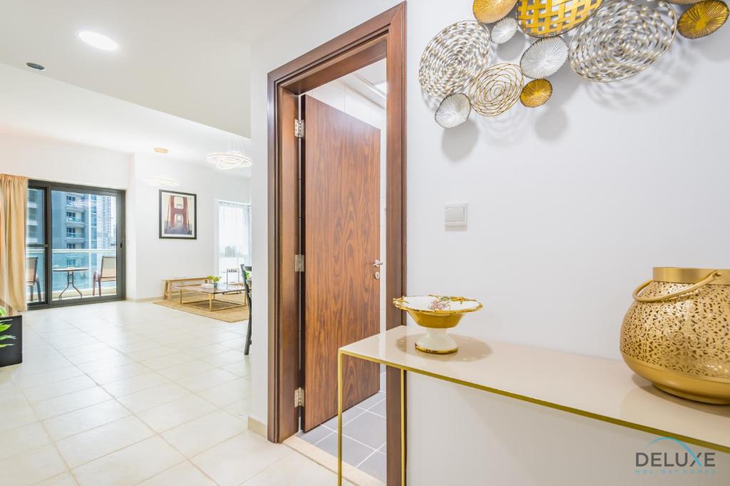 Capacious 1BR Apartment at West Heights 1, Business Bay by Deluxe Holiday Homes