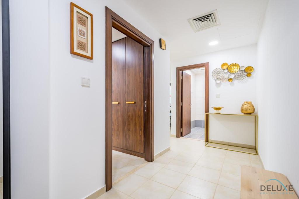 Capacious 1BR Apartment at West Heights 1, Business Bay by Deluxe Holiday Homes