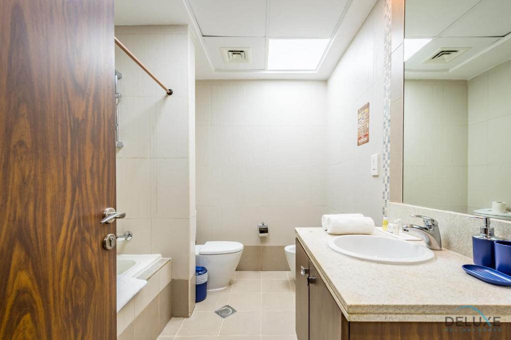 Capacious 1BR Apartment at West Heights 1, Business Bay by Deluxe Holiday Homes