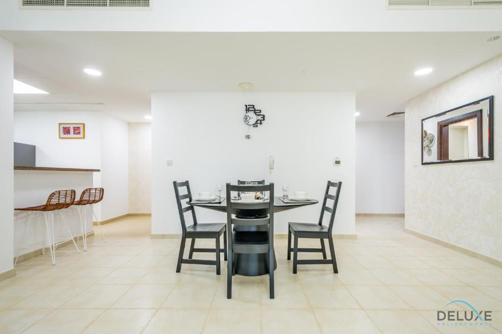 Capacious 1BR Apartment at West Heights 1, Business Bay by Deluxe Holiday Homes