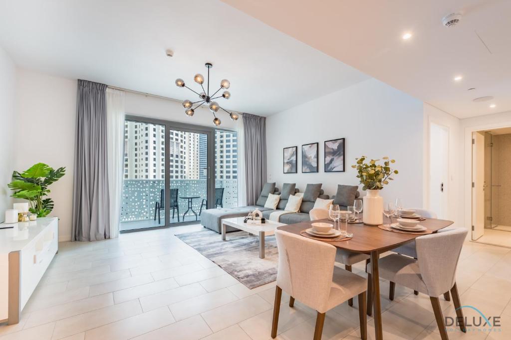 هتل استایلیش ۱ بی آر این لا وی، جمیرا بیچ رزیدنسس بای دیلاکس هالیدی هومز - Stylish 1BR in La Vie, Jumeirah Beach Residences by Deluxe Holiday Homes