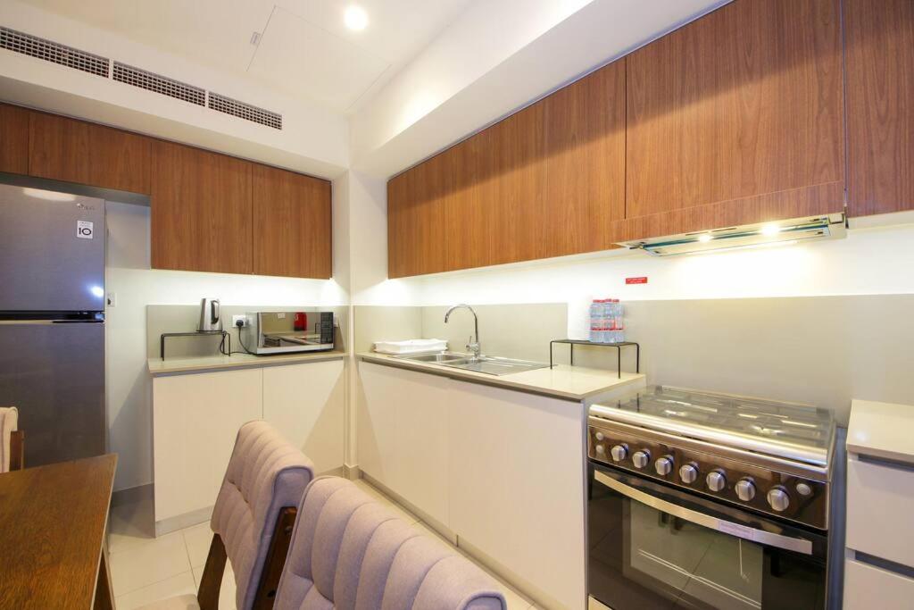هتل اسپیشس ۳ بی اچ کی خانواده تاون هاوس - امار ساوت گلف - Spacious 3BHK family Townhouse-Emmar South Golf