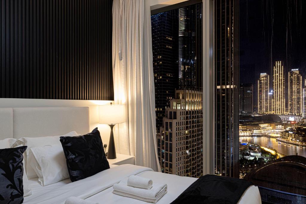 Luxury 4BR Burj Khalifa & Fountain Views