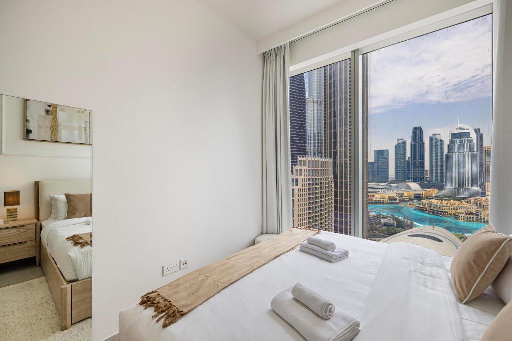 Luxury 4BR Burj Khalifa & Fountain Views