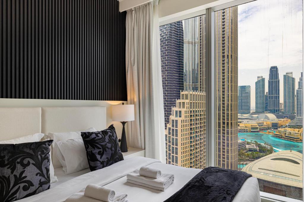 Luxury 4BR Burj Khalifa & Fountain Views