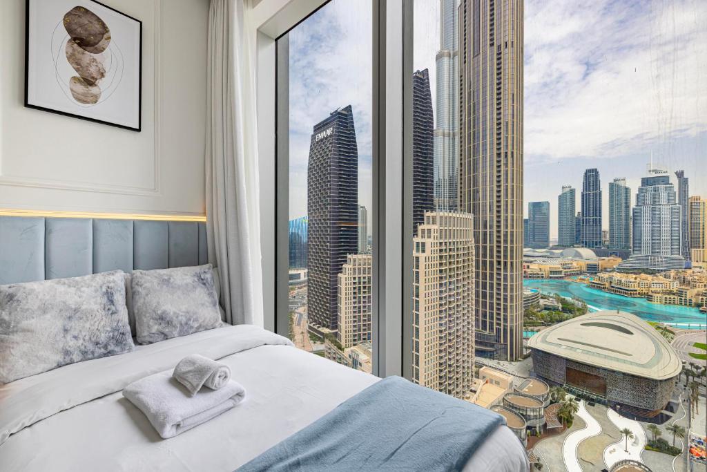 Luxury 4BR Burj Khalifa & Fountain Views