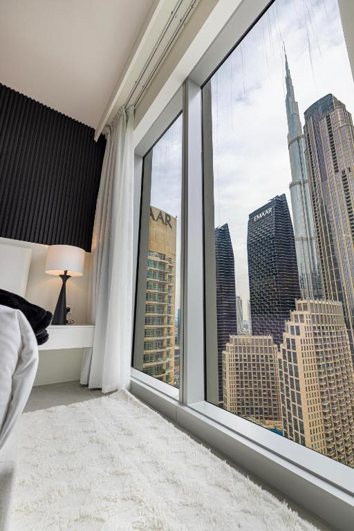 Luxury 4BR Burj Khalifa & Fountain Views