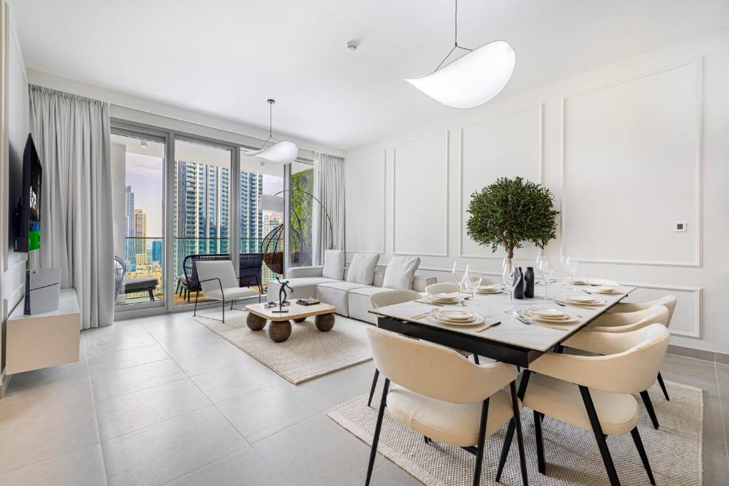 Luxury 4BR Burj Khalifa & Fountain Views