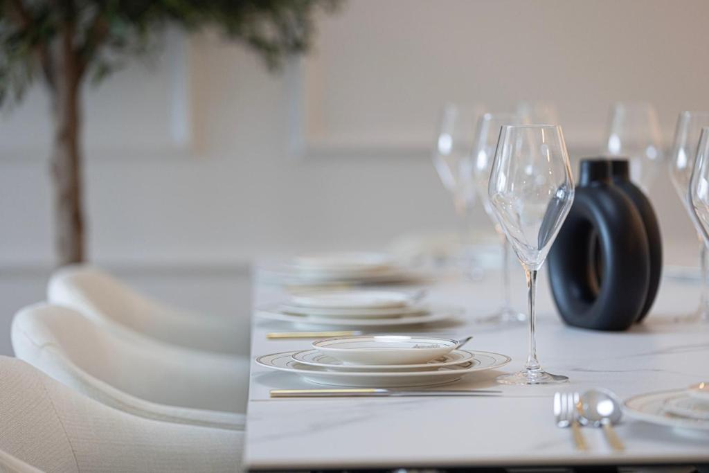 Luxury 4BR Burj Khalifa & Fountain Views