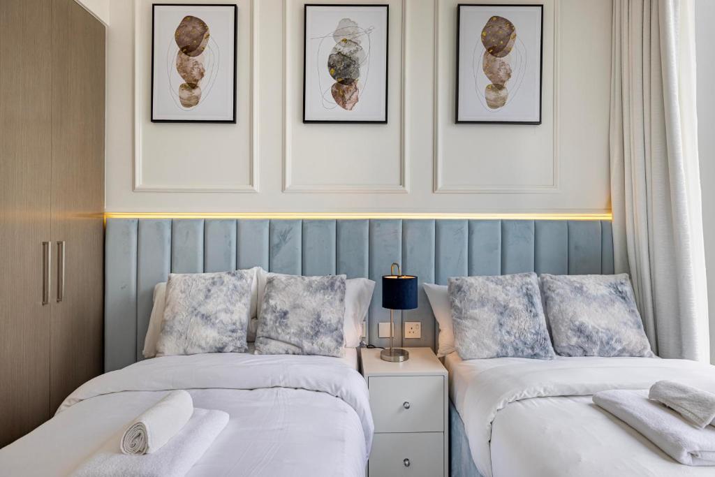 Luxury 4BR Burj Khalifa & Fountain Views