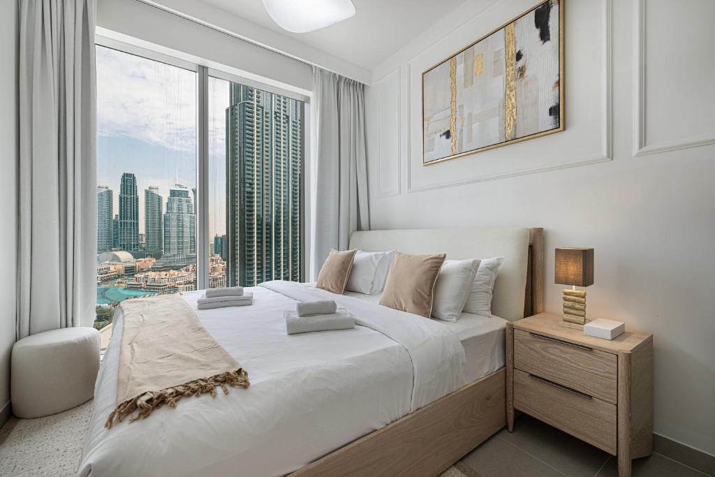 Luxury 4BR Burj Khalifa & Fountain Views