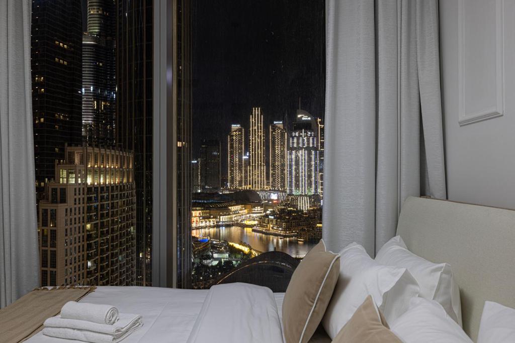 Luxury 4BR Burj Khalifa & Fountain Views