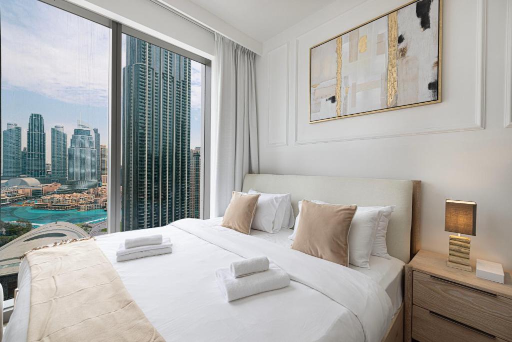 Luxury 4BR Burj Khalifa & Fountain Views