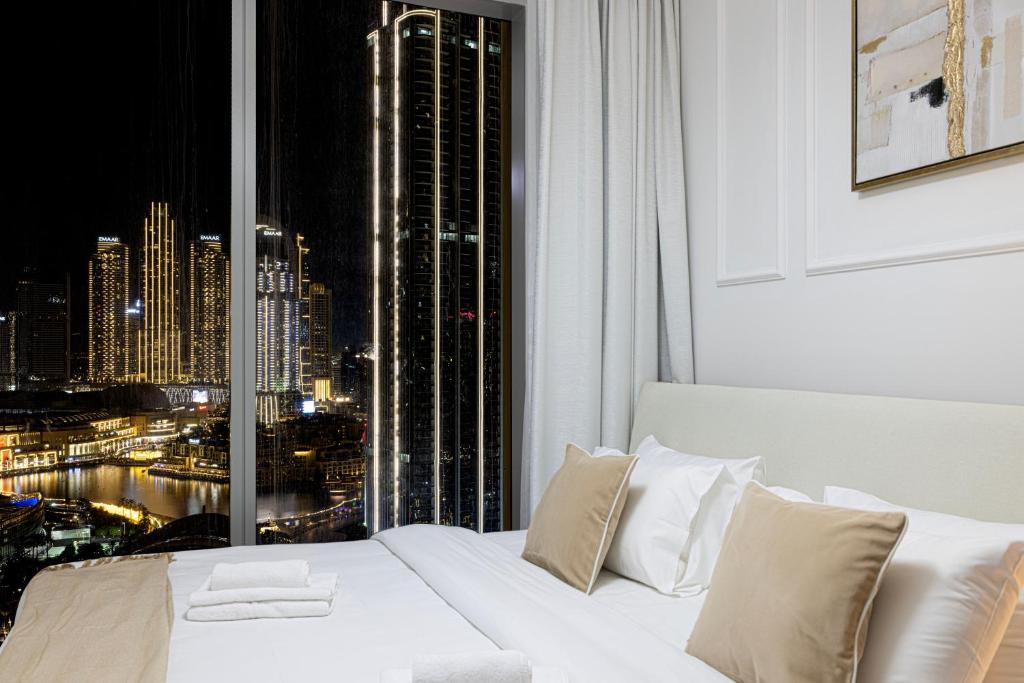Luxury 4BR Burj Khalifa & Fountain Views