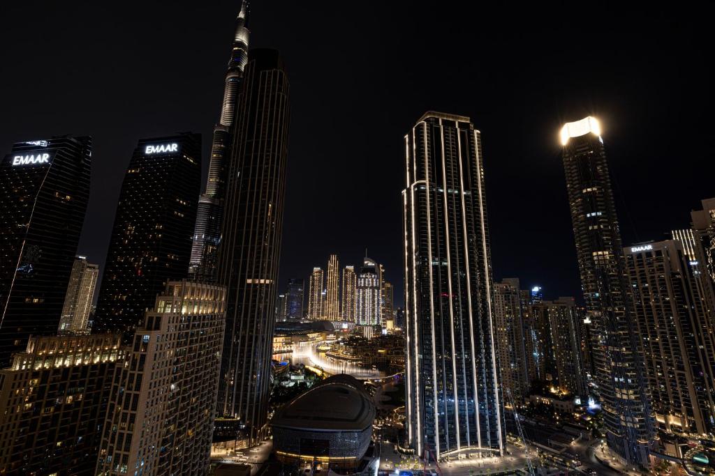 Luxury 4BR Burj Khalifa & Fountain Views