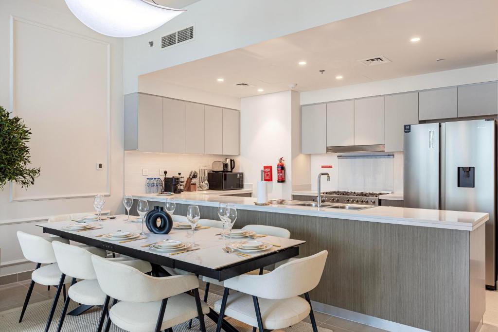 Luxury 4BR Burj Khalifa & Fountain Views