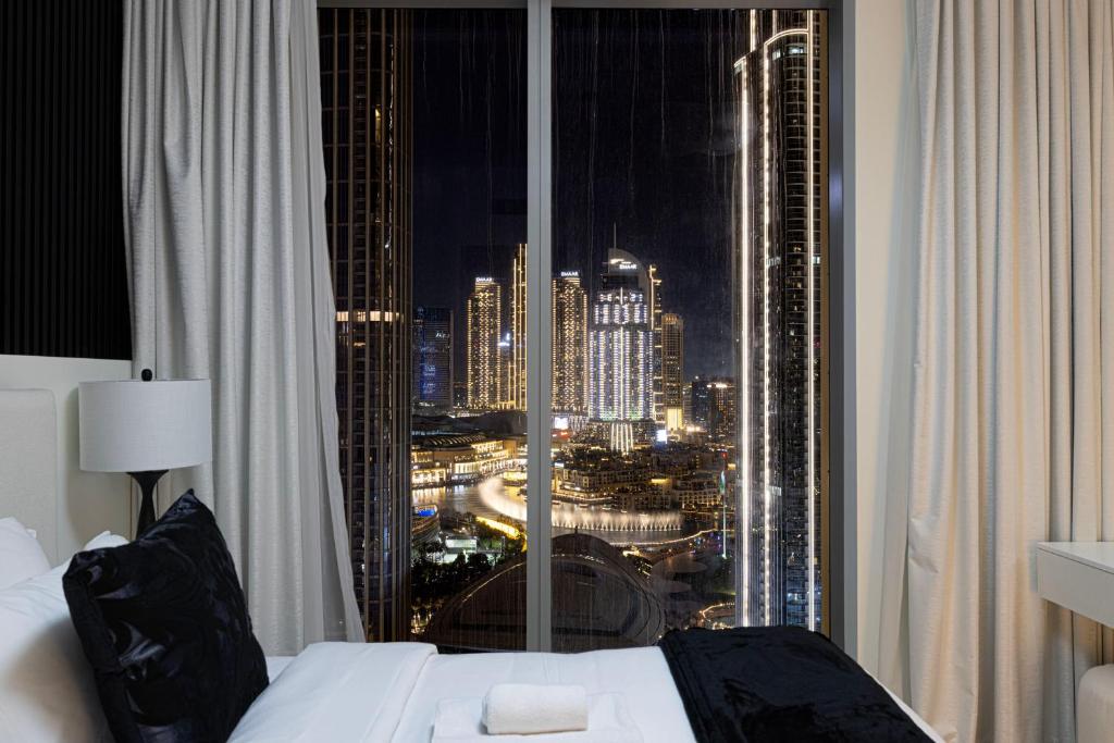 Luxury 4BR Burj Khalifa & Fountain Views