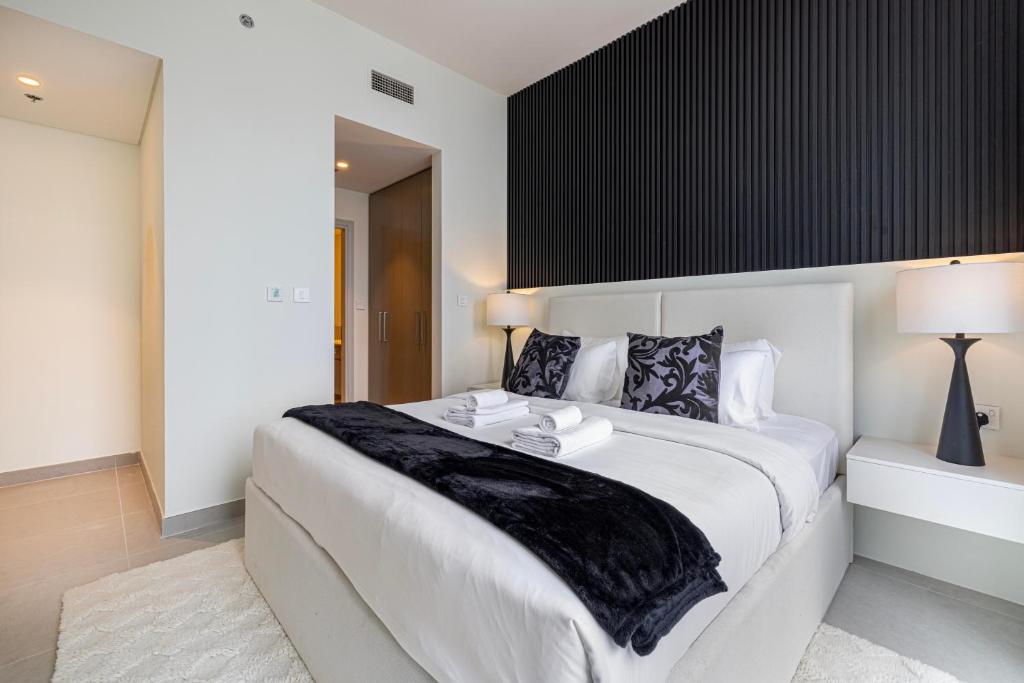 Luxury 4BR Burj Khalifa & Fountain Views