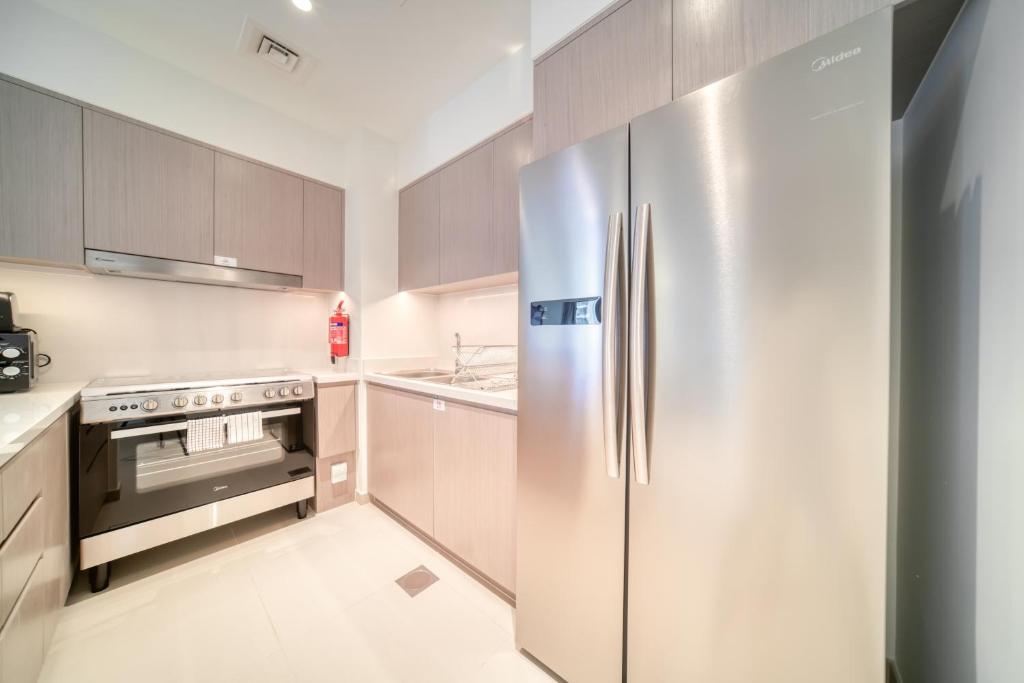 Downtown Luxury - Stunning Burj Khalifa View - 5 Minutes Walk to Dubai Mall