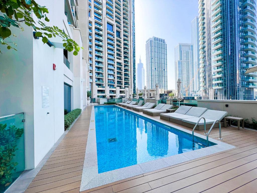 Downtown Luxury - Stunning Burj Khalifa View - 5 Minutes Walk to Dubai Mall