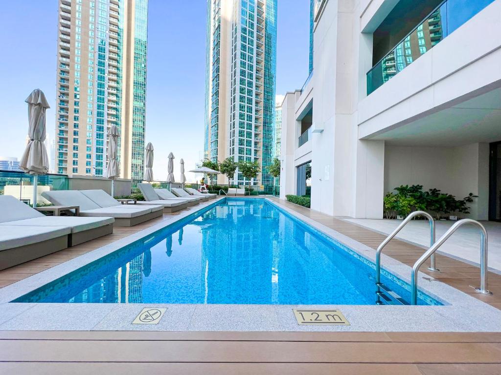 Downtown Luxury - Stunning Burj Khalifa View - 5 Minutes Walk to Dubai Mall