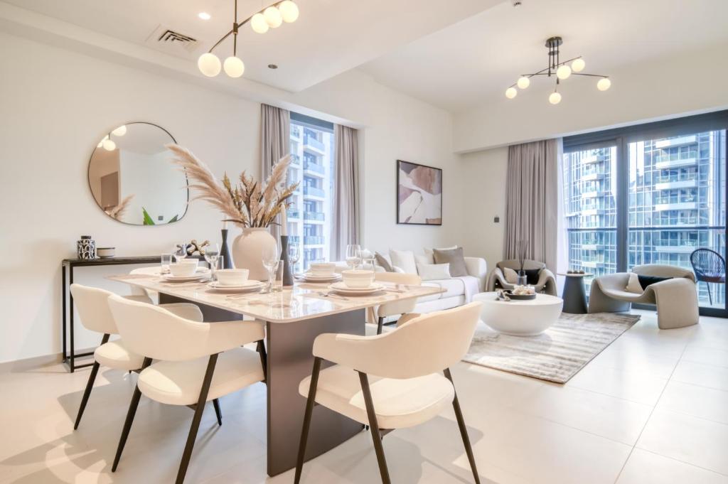 Downtown Luxury - Stunning Burj Khalifa View - 5 Minutes Walk to Dubai Mall