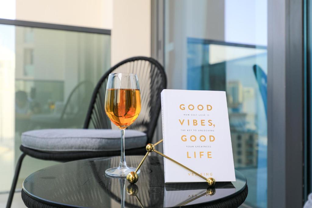 Downtown Luxury - Stunning Burj Khalifa View - 5 Minutes Walk to Dubai Mall