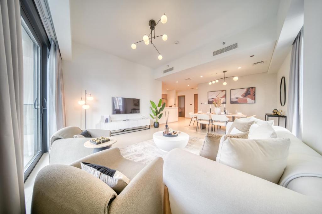 Downtown Luxury - Stunning Burj Khalifa View - 5 Minutes Walk to Dubai Mall