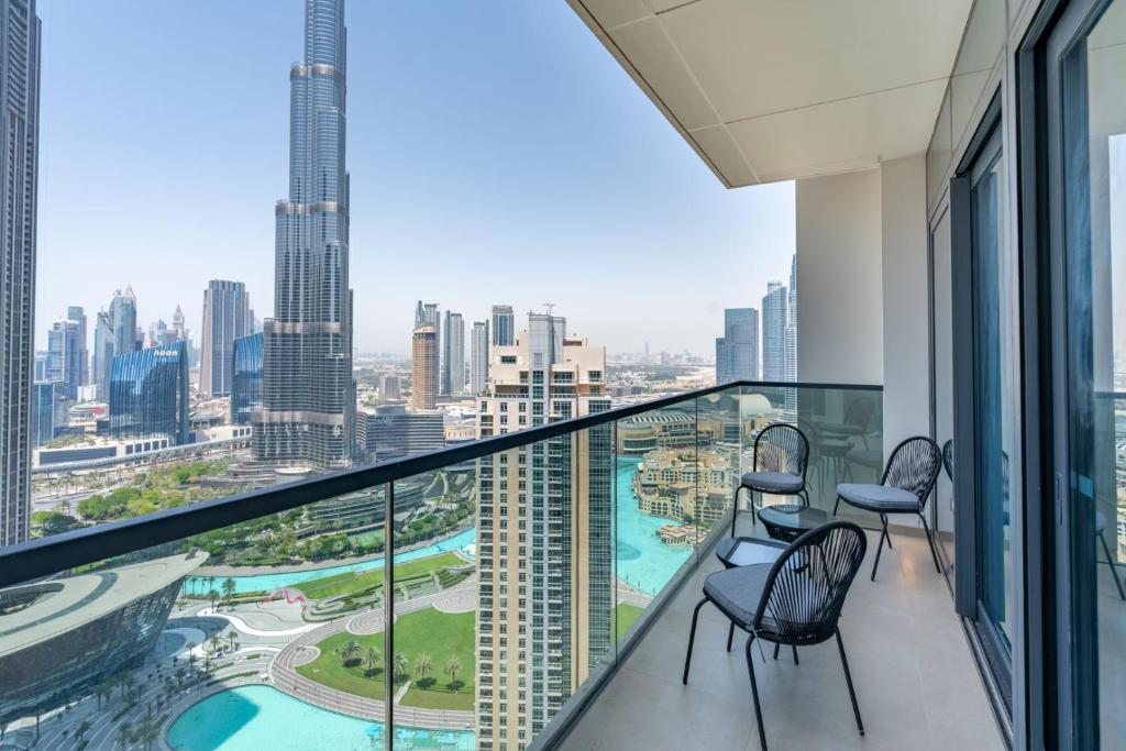 Downtown Luxury - Stunning Burj Khalifa View - 5 Minutes Walk to Dubai Mall