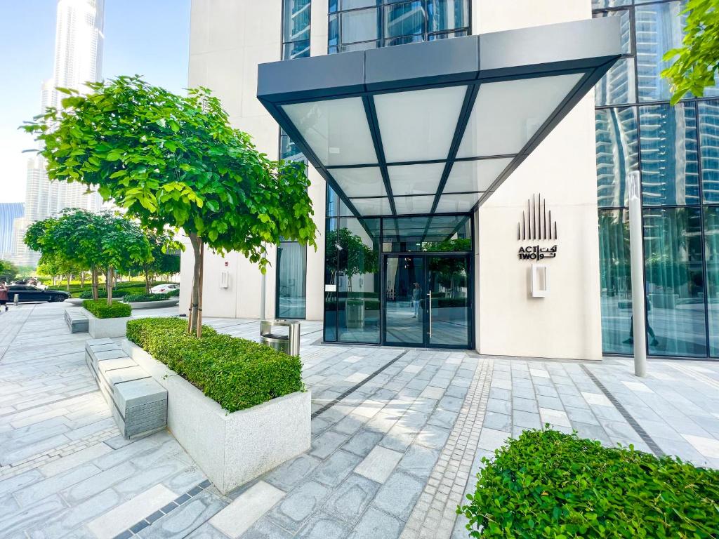 Downtown Luxury - Stunning Burj Khalifa View - 5 Minutes Walk to Dubai Mall