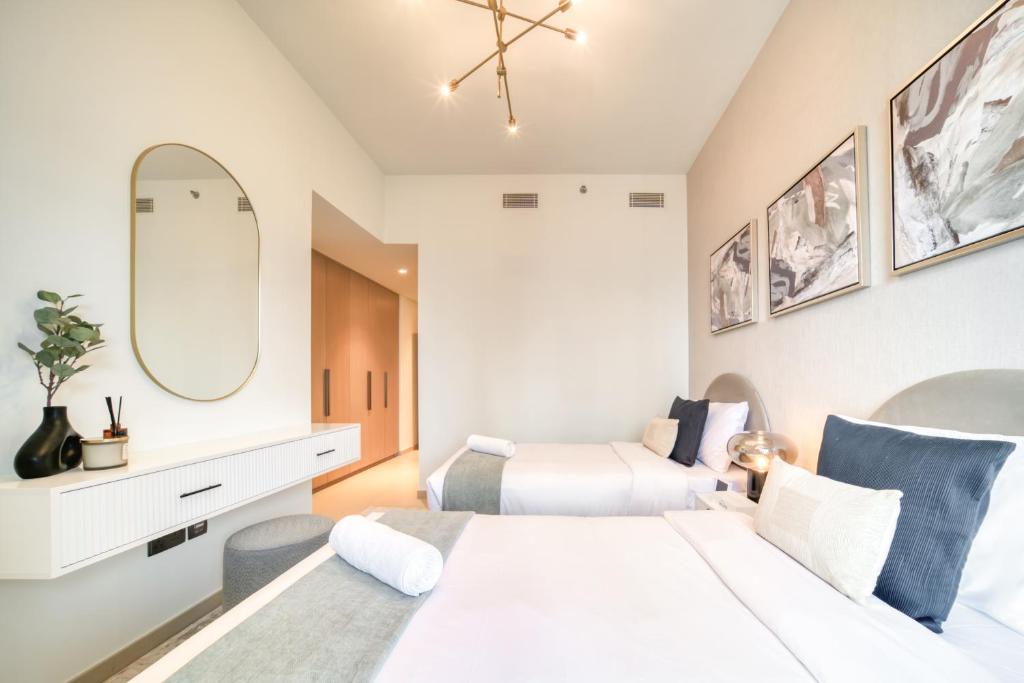 Downtown Luxury - Stunning Burj Khalifa View - 5 Minutes Walk to Dubai Mall