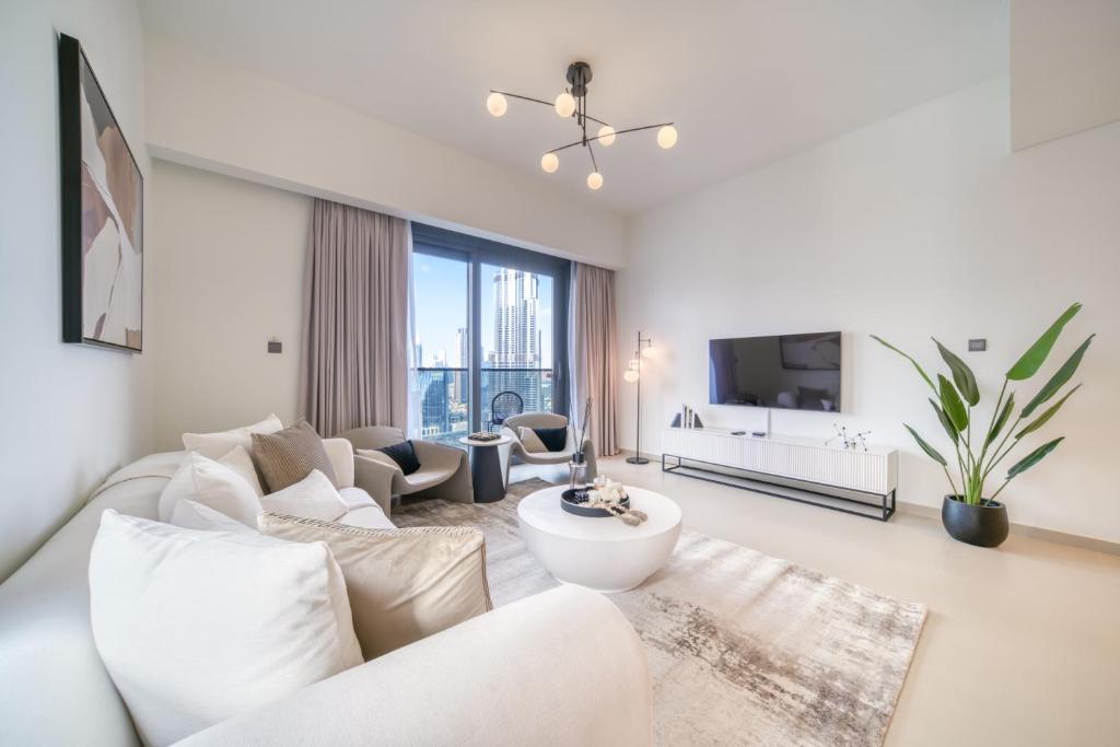 Downtown Luxury - Stunning Burj Khalifa View - 5 Minutes Walk to Dubai Mall