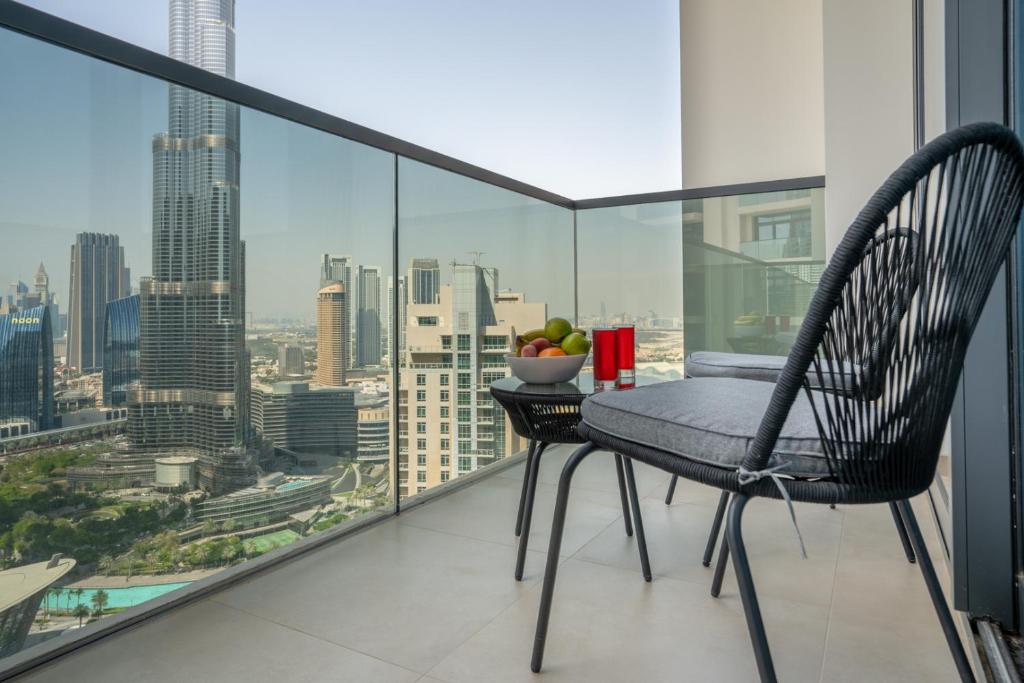 Downtown Luxury - Stunning Burj Khalifa View - 5 Minutes Walk to Dubai Mall