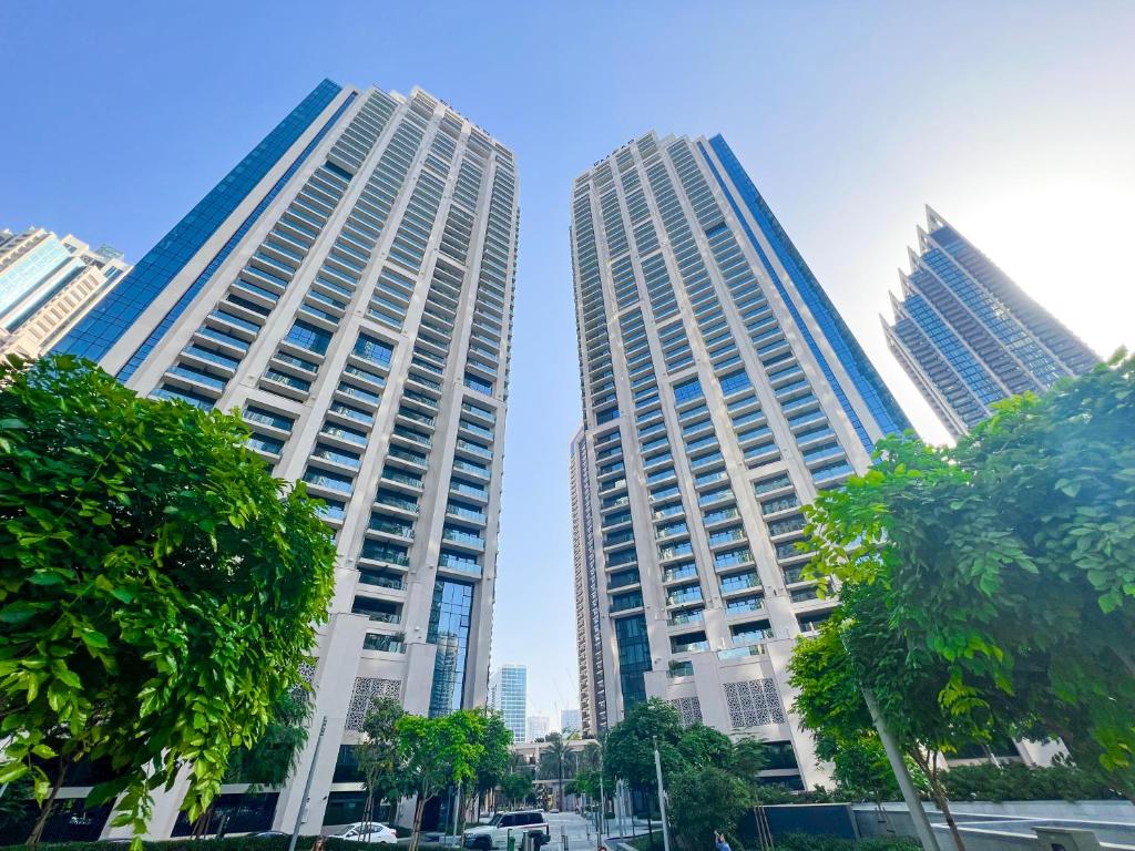 Downtown Luxury - Stunning Burj Khalifa View - 5 Minutes Walk to Dubai Mall