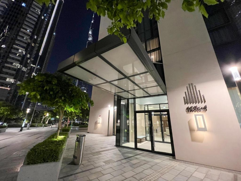 Downtown Luxury - Stunning Burj Khalifa View - 5 Minutes Walk to Dubai Mall