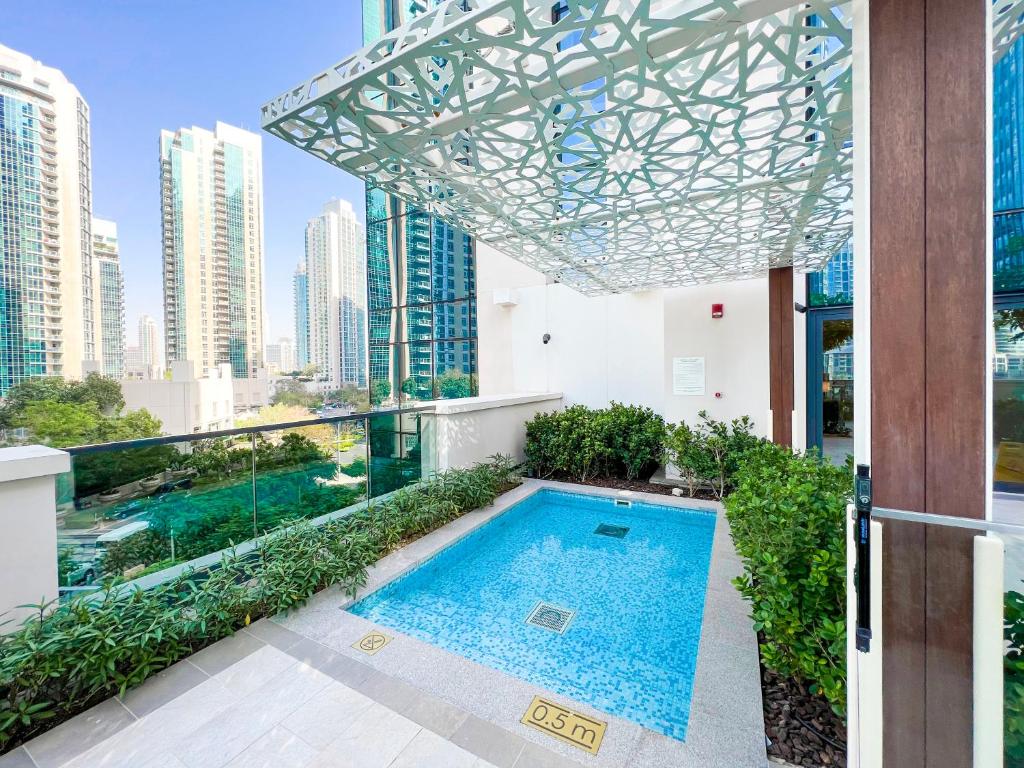 Downtown Luxury - Stunning Burj Khalifa View - 5 Minutes Walk to Dubai Mall