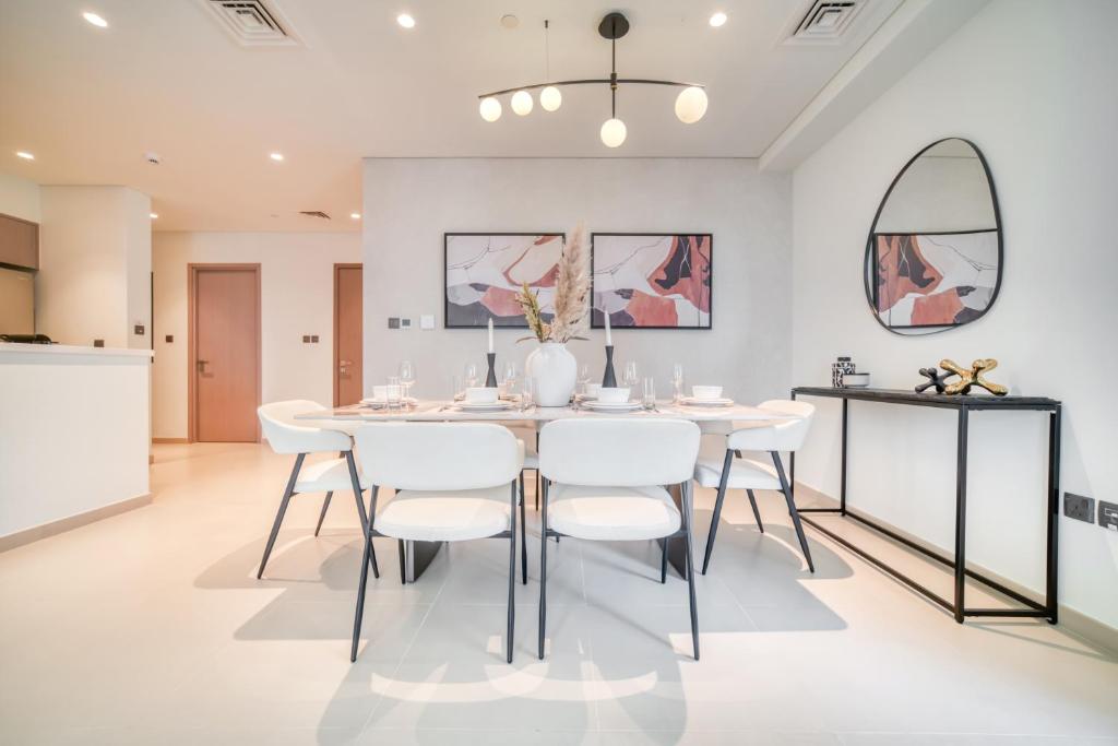 Downtown Luxury - Stunning Burj Khalifa View - 5 Minutes Walk to Dubai Mall