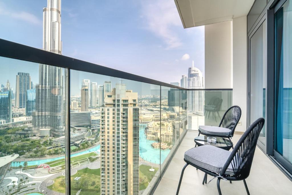 Downtown Luxury - Stunning Burj Khalifa View - 5 Minutes Walk to Dubai Mall