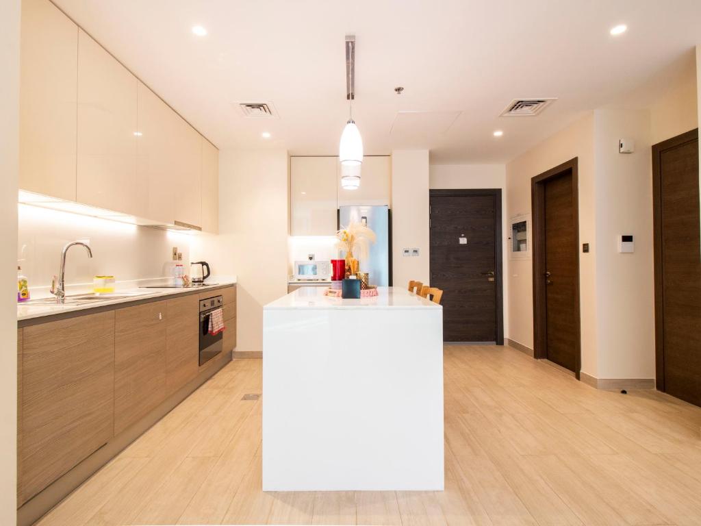 هتل اسلیک اند استایلش 1بی آر هیوین ویدی پل اند جیم این دبی - Sleek & Stylish 1BR Haven with Pool & Gym in Dubai