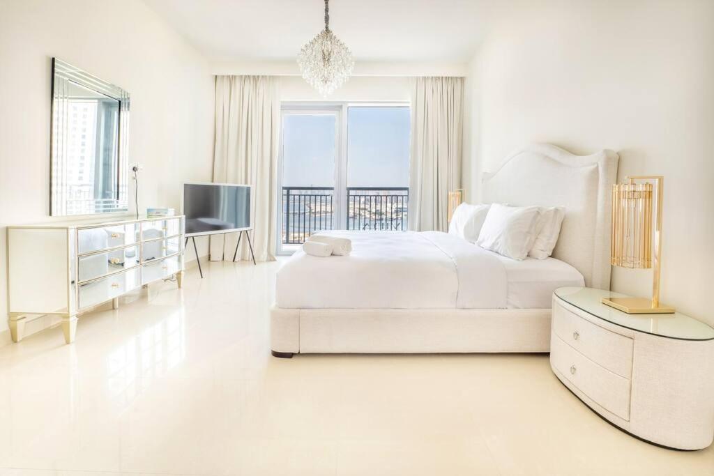 هتل لاکچری تری بدرووم آپارتمان این دبی کریک - Luxury Three Bedroom Apartment in Dubai Creek