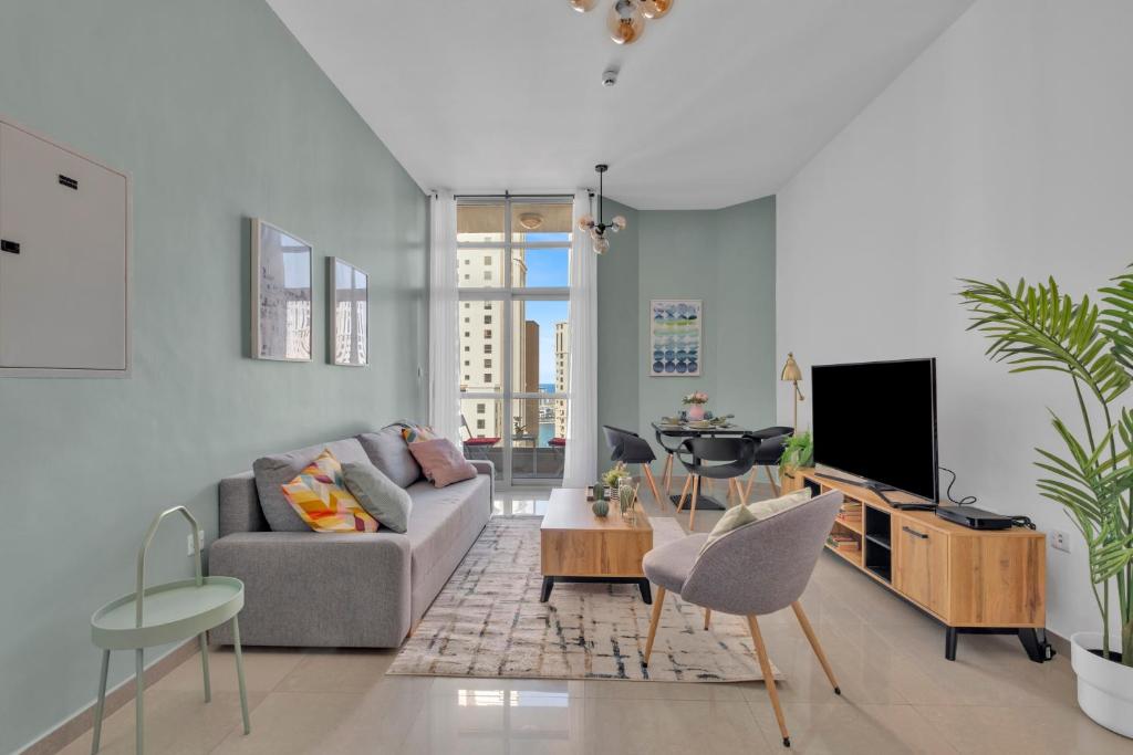 هتل استایلیش هوم این مارینا استپس اوی از JBR بیچ اند ترام - Stylish home in Marina steps away from JBR Beach and Tram