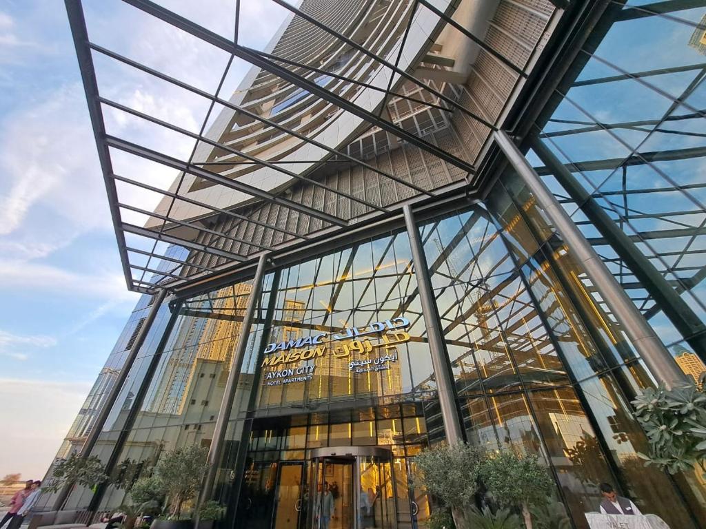 هتل دریم استیز دماک منزِل آیکُن سیتی تاور - Dream Stays Damac mansion Aykon city tower