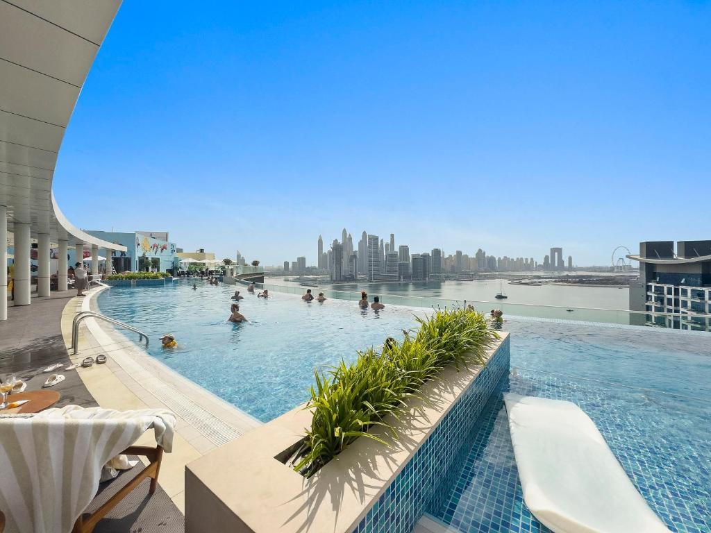 هتل استودیو پالم جمیرا ویت روفتاپ پول اند ویو - Studio Palm Jumeirah with rooftop pool and view
