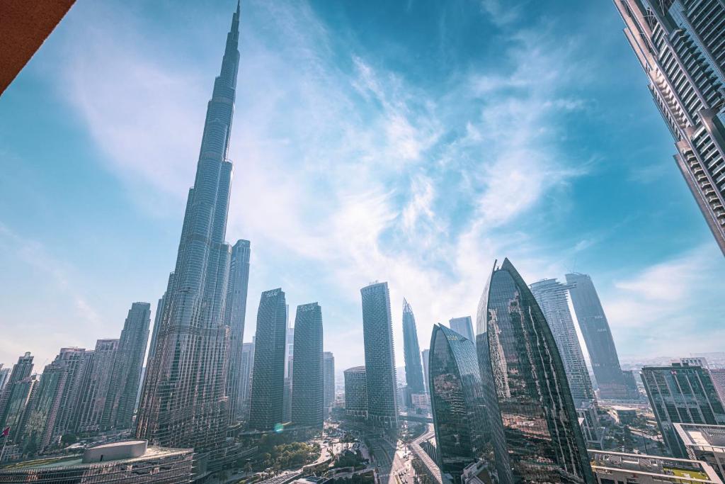 هتل استنینگ استودیو وید برج خلیفه ویو - جاست 1 مین واک تو دبی مال - Stunning Studio with Burj Khalifa View - Just 1 Min Walk to Dubai Mall