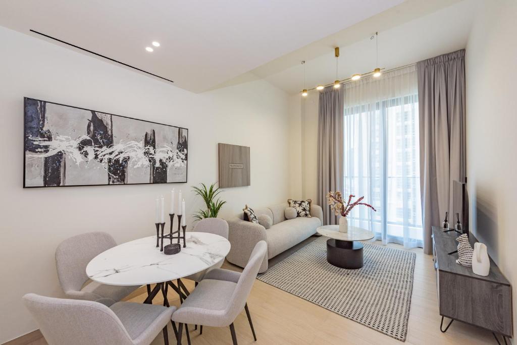 هتل ویک - اوربان اج ۱ بی اچ کی آپارتمان - Vayk - Urban Edge 1 BHK apartment