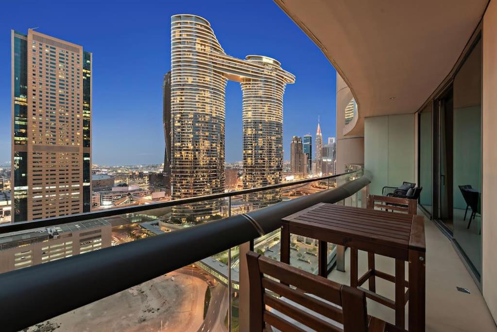 هتل فِرست کلاَس ۱ بی آر دُبی اسکایلاین اند سی ویو - FIRST CLASS 1BR Dubai Skyline & SEA view